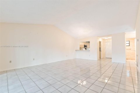 Townhouse in Miami, Florida 3 bedrooms, 138.61 sq.m. № 1931268 - photo 7