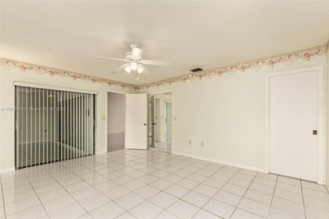 Townhouse in Miami, Florida 3 bedrooms, 138.61 sq.m. № 1931268 - photo 10