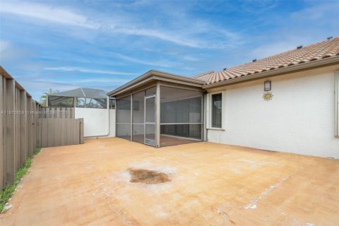 Townhouse in Miami, Florida 3 bedrooms, 138.61 sq.m. № 1931268 - photo 22