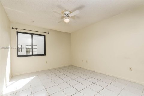 Townhouse in Miami, Florida 3 bedrooms, 138.61 sq.m. № 1931268 - photo 13