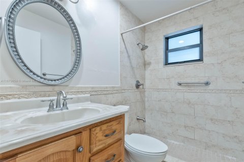 Townhouse in Miami, Florida 3 bedrooms, 138.61 sq.m. № 1931268 - photo 16