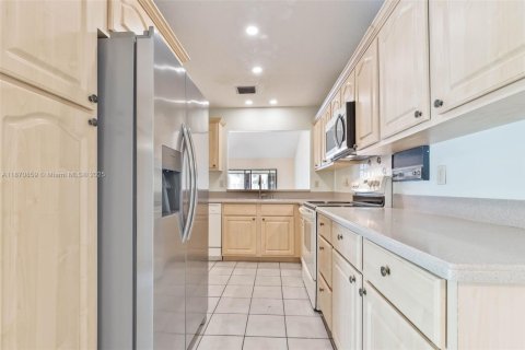 Townhouse in Miami, Florida 3 bedrooms, 138.61 sq.m. № 1931268 - photo 28