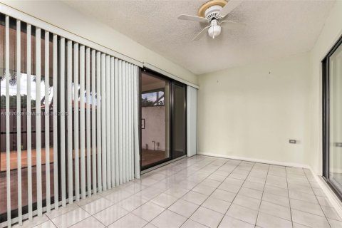 Townhouse in Miami, Florida 3 bedrooms, 138.61 sq.m. № 1931268 - photo 18