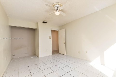 Townhouse in Miami, Florida 3 bedrooms, 138.61 sq.m. № 1931268 - photo 14
