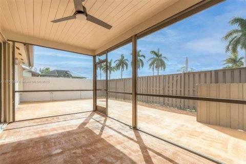 Townhouse in Miami, Florida 3 bedrooms, 138.61 sq.m. № 1931268 - photo 20