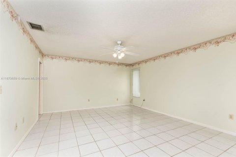 Townhouse in Miami, Florida 3 bedrooms, 138.61 sq.m. № 1931268 - photo 8