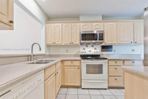 Townhouse in Miami, Florida 3 bedrooms, 138.61 sq.m. № 1931268 - photo 27