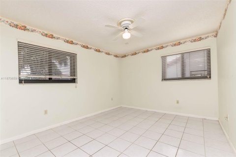 Townhouse in Miami, Florida 3 bedrooms, 138.61 sq.m. № 1931268 - photo 15