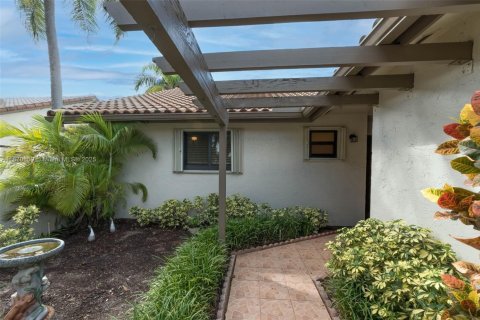 Townhouse in Miami, Florida 3 bedrooms, 138.61 sq.m. № 1931268 - photo 26