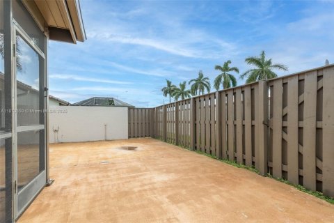 Townhouse in Miami, Florida 3 bedrooms, 138.61 sq.m. № 1931268 - photo 21