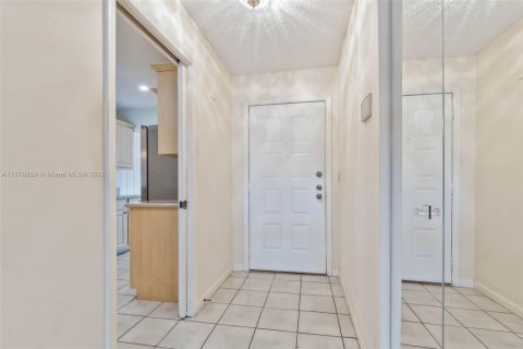 Townhouse in Miami, Florida 3 bedrooms, 138.61 sq.m. № 1931268 - photo 17