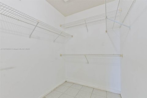 Townhouse in Miami, Florida 3 bedrooms, 138.61 sq.m. № 1931268 - photo 12