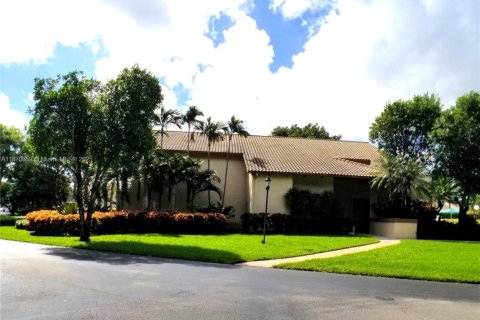 Townhouse in Miami, Florida 3 bedrooms, 138.61 sq.m. № 1931268 - photo 23