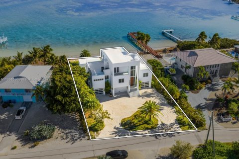 Casa en Marathon, Florida 5 dormitorios, 332.59 m2 № 2008543