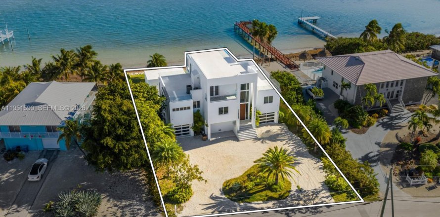 Casa en Marathon, Florida 5 dormitorios, 332.59 m2 № 2008543