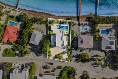 Casa en venta en Marathon, Florida, 5 dormitorios, 332.59 m2 № 2008543 - foto 2