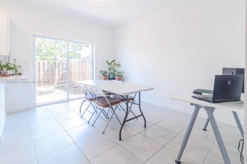 Townhouse in Miami, Florida 3 bedrooms, 133.97 sq.m. № 1944363 - photo 7