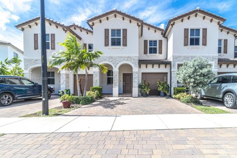Townhouse in Miami, Florida 3 bedrooms, 133.97 sq.m. № 1944363 - photo 3