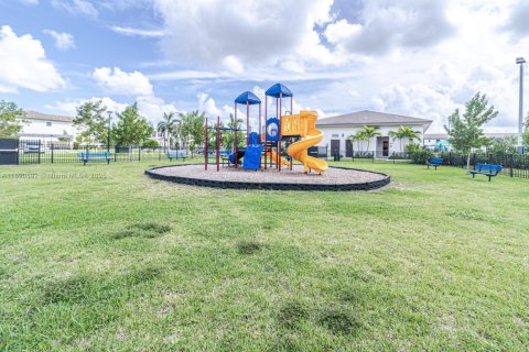Townhouse in Miami, Florida 3 bedrooms, 133.97 sq.m. № 1944363 - photo 25
