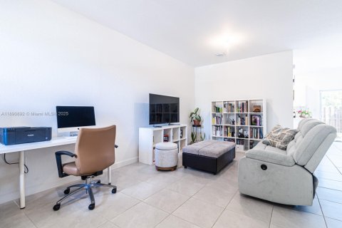 Townhouse in Miami, Florida 3 bedrooms, 133.97 sq.m. № 1944363 - photo 6