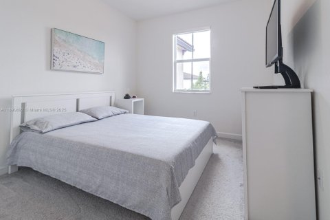Townhouse in Miami, Florida 3 bedrooms, 133.97 sq.m. № 1944363 - photo 18