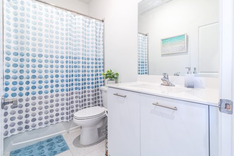 Townhouse in Miami, Florida 3 bedrooms, 133.97 sq.m. № 1944363 - photo 16