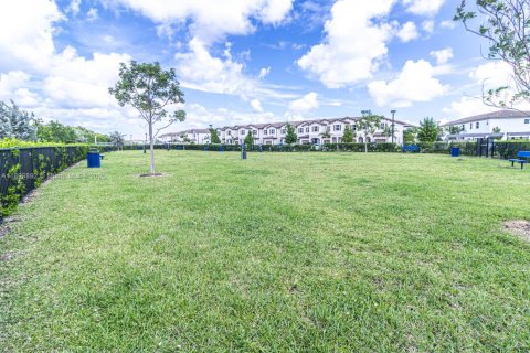 Townhouse in Miami, Florida 3 bedrooms, 133.97 sq.m. № 1944363 - photo 24