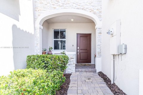 Townhouse in Miami, Florida 3 bedrooms, 133.97 sq.m. № 1944363 - photo 4