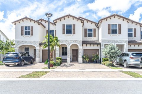 Townhouse in Miami, Florida 3 bedrooms, 133.97 sq.m. № 1944363 - photo 1