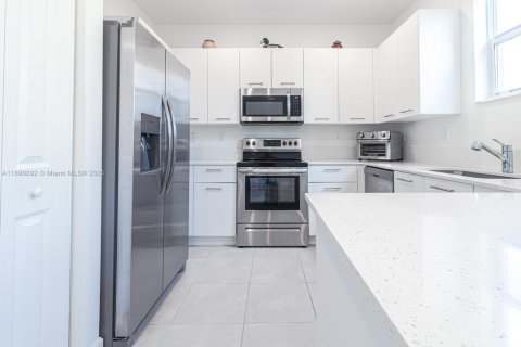 Townhouse in Miami, Florida 3 bedrooms, 133.97 sq.m. № 1944363 - photo 8