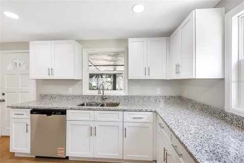 House in Apopka, Florida 3 bedrooms, 120.87 sq.m. № 1879338 - photo 6