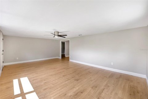 House in Apopka, Florida 3 bedrooms, 120.87 sq.m. № 1879338 - photo 5