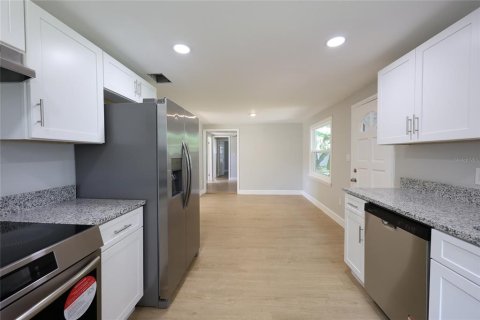 House in Apopka, Florida 3 bedrooms, 120.87 sq.m. № 1879338 - photo 17