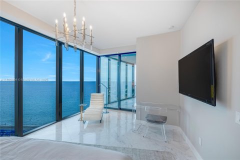 Condominio en venta en Sunny Isles Beach, Florida, 4 dormitorios, 351.64 m2 № 1864536 - foto 11