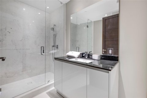 Condominio en venta en Sunny Isles Beach, Florida, 4 dormitorios, 351.64 m2 № 1864536 - foto 18