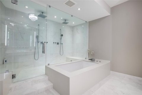 Condominio en venta en Sunny Isles Beach, Florida, 4 dormitorios, 351.64 m2 № 1864536 - foto 14