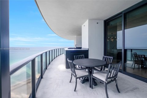 Condominio en venta en Sunny Isles Beach, Florida, 4 dormitorios, 351.64 m2 № 1864536 - foto 26
