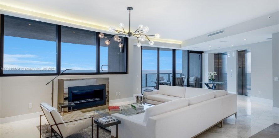 Condominio en Sunny Isles Beach, Florida, 4 dormitorios № 1864536