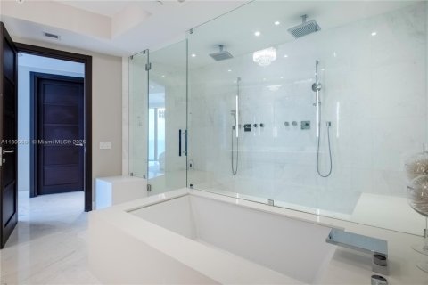 Condominio en venta en Sunny Isles Beach, Florida, 4 dormitorios, 351.64 m2 № 1864536 - foto 13