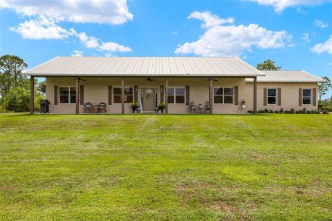 House in LaBelle, Florida 3 bedrooms, 180.88 sq.m. № 1876225 - photo 1