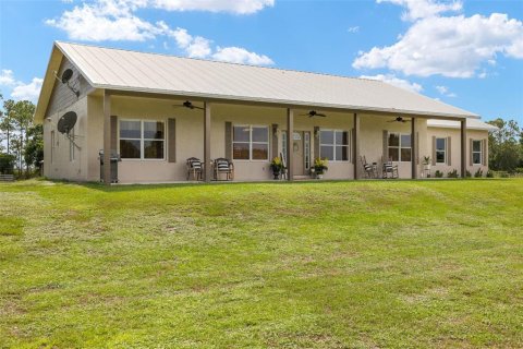 House in LaBelle, Florida 3 bedrooms, 180.88 sq.m. № 1876225 - photo 2