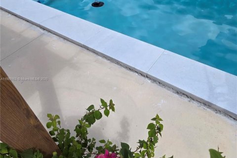 Casa en venta en Miami, Florida, 5 dormitorios, 221.85 m2 № 1941261 - foto 6