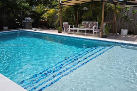 Casa en venta en Miami, Florida, 5 dormitorios, 221.85 m2 № 1941261 - foto 8