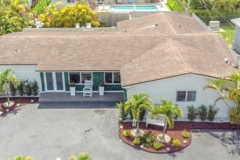 Casa en venta en Miami, Florida, 5 dormitorios, 221.85 m2 № 1941261 - foto 1