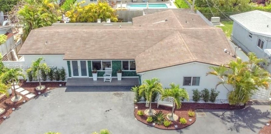 Casa en Miami, Florida 5 dormitorios, 221.85 m2 № 1941261