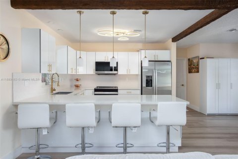Casa en venta en Miami, Florida, 5 dormitorios, 221.85 m2 № 1941261 - foto 5