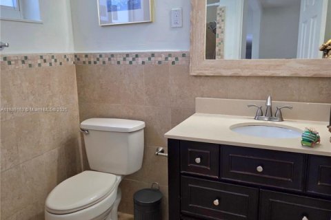 Casa en venta en Miami, Florida, 5 dormitorios, 221.85 m2 № 1941261 - foto 21
