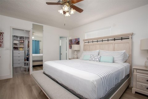 Casa en venta en Miami, Florida, 5 dormitorios, 221.85 m2 № 1941261 - foto 9