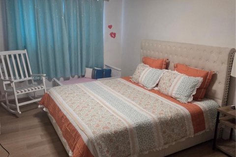 Villa ou maison à vendre à Miami, Floride: 5 chambres, 221.85 m2 № 1941261 - photo 27