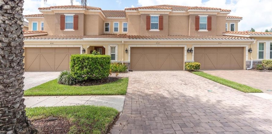 Townhouse in Tampa, Florida 3 bedrooms, 219.99 sq.m. № 1850184